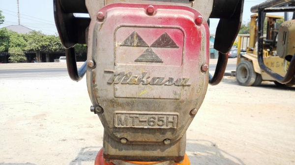 เครื่องตบกระโดดญี่ปุ่น MIKASA JAPAN รุ่น MT- 65 HE ติดเครื่องยนต์เบนซิน HONDA GX-100 สภาพสวยพร้อมใช้ เครื่องตบกระโดดญี่ปุ่น MIKASA JAPAN รุ่น MT- 65 HE ติดเครื่องยนต์เบนซิน HONDA GX-100 สภาพสวยพร้อมใช้