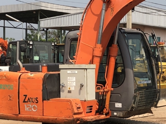 ขายรถขุด HITACHI ZX120 หัวแม่เหล็ก รถนอกนำเข้าเองจากญี่ปุ่น สภาพสวยพร้อมใช้ มีVDOการทำงานครับ