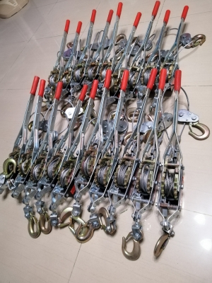 ขายรอกสลิงมือโยก 1500 kg 1ตันครึ่ง 2 เฟือง ขายรอกสลิงมือโยก 1500 kg 1ตันครึ่ง 2 เฟือง