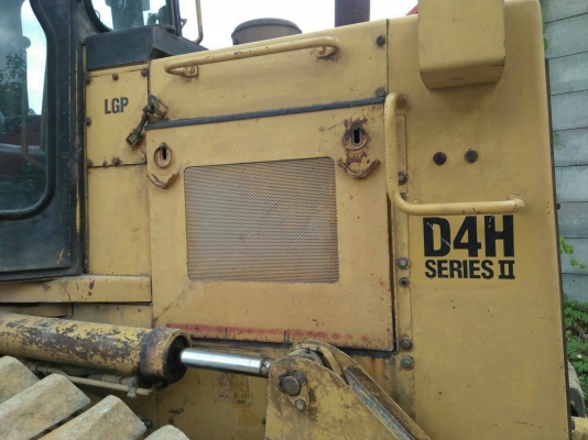 รถแทรคเตอร์ตีนตะขาบ CAT D4H-2 แบบตีนเป็ด มีคลิปการทำงาน รถแทรคเตอร์ตีนตะขาบ CAT D4H-2 แบบตีนเป็ด มีคลิปการทำงาน