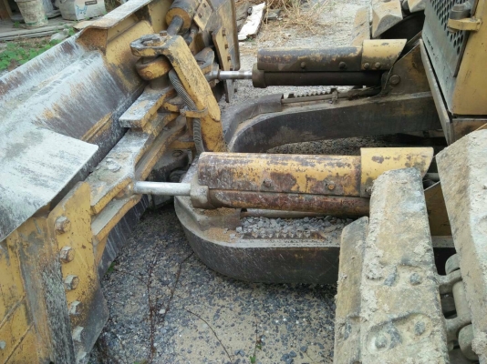 รถแทรคเตอร์ตีนตะขาบ CAT D4H-2 แบบตีนเป็ด มีคลิปการทำงาน รถแทรคเตอร์ตีนตะขาบ CAT D4H-2 แบบตีนเป็ด มีคลิปการทำงาน