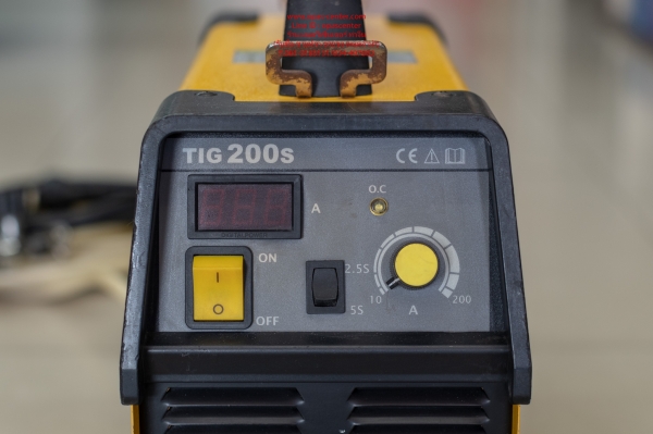 เครื่องเชื่อมอาร์กอน 200 A ยี่ห้อ Rilon รุ่น TIG200S สภาพดี มีสายเชื่อมอาร์กอนและเกย์วัด