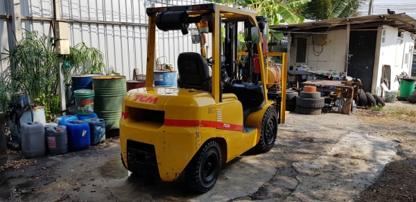 ขายรถยกโฟล์คลิฟท์ TCM ขนาด 3 ตัน เสา 3 ท่อน สูง 4.35 เมตร เสาเข้าตู้ ติดตั้งอุปกรณ์พิเศษไซด์ชิฟ ติตต่อ 0844591695 เหมี๋ยว