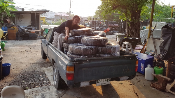 ขายยางลม รถยกโฟล์คลิฟท์ ขนาด 600-15 ,28×9-15 , 700-12 ,650-10,600-9 ติดต่อ 0844596195 เหมี๋ยวค่ะ ขายยางลม รถยกโฟล์คลิฟท์ ขนาด 600-15 ,28×9-15 , 700-12 ,650-10,600-9 ติดต่อ 0844596195 เหมี๋ยวค่ะ