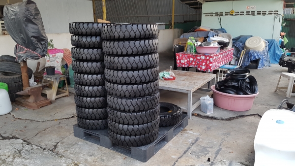 ขายยางลม รถยกโฟล์คลิฟท์ ขนาด 600-15 ,28&times;9-15 , 700-12 ,650-10,600-9 ติดต่อ 0844596195 เหมี๋ยวค่ะ