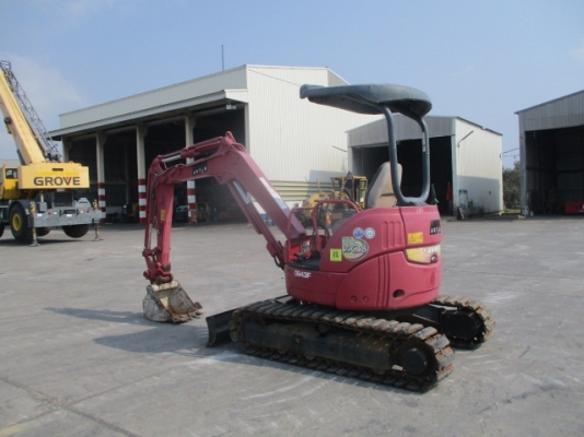 Mini excavator รถขุด ขนาด 3 ตัน ยี่ห้อ ยันมาร์ YANMAR รุ่น VIO30-3P ซีเรียล 31688 ปี 2005 ชั่วโมงทำง