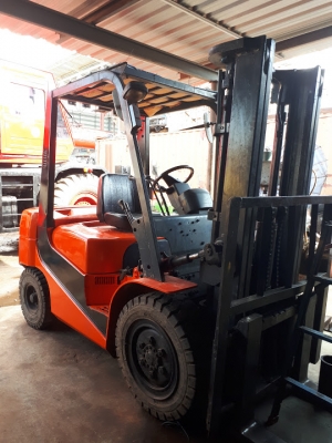 ขายโฟลคลิฟต์ TCM เกียร์ธรรมดา เสาสไลด์ สูง 3 เมตร