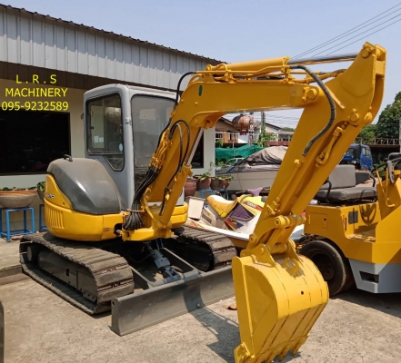 KOMATSU รุ่นPC40 MR-1 * มีตู้เก๋ง * KOMATSU รุ่นPC40 MR-1 * มีตู้เก๋ง *