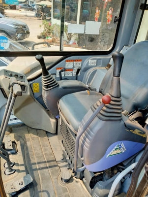 KOMATSU รุ่นPC40 MR-1 * มีตู้เก๋ง *