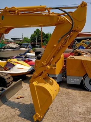 KOMATSU รุ่นPC40 MR-1 * มีตู้เก๋ง * KOMATSU รุ่นPC40 MR-1 * มีตู้เก๋ง *