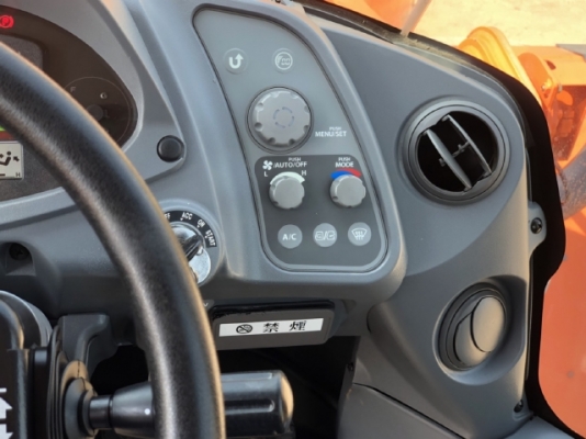 ขายรถตักล้อยาง HITACHI ZW220-5B (เทียบเท่า WA380-7) ปี 2016 นำเข้าเองจากญี่ปุ่น มีVDOการทำงานครับ ขายรถตักล้อยาง HITACHI ZW220-5B (เทียบเท่า WA380-7) ปี 2016 นำเข้าเองจากญี่ปุ่น มีVDOการทำงานครับ