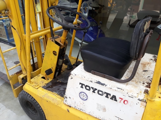 Toyota โฟลคลิฟ 700 กิโล เครื่องเบนซิล ล้อยาง