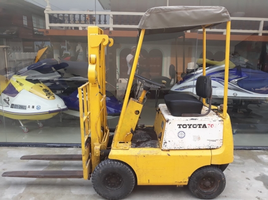 Toyota โฟลคลิฟ 700 กิโล เครื่องเบนซิล ล้อยาง