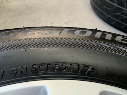 ล้อแม็กป้ายแดง Nissan Almera ขอบ 15 รุ่นใหม่ล่าสุด พร้อมยางใหม่ป้าแดง 195-65-15 Bridgestone ปลายปี 19 ใหม่ยกห้าง