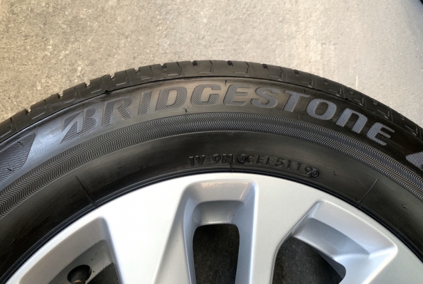ล้อแม็กป้ายแดง Nissan Almera ขอบ 15 รุ่นใหม่ล่าสุด พร้อมยางใหม่ป้าแดง 195-65-15 Bridgestone ปลายปี 19 ใหม่ยกห้าง