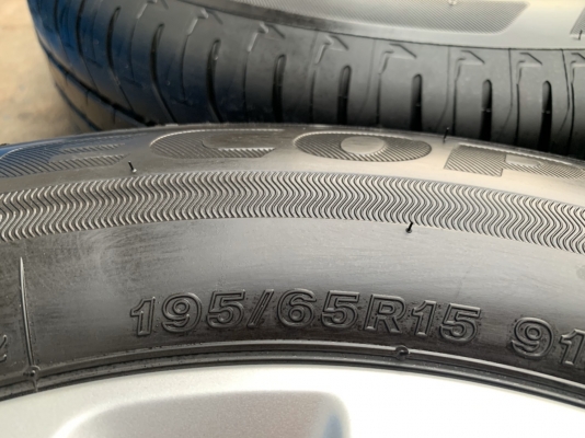 ล้อแม็กป้ายแดง Nissan Almera ขอบ 15 รุ่นใหม่ล่าสุด พร้อมยางใหม่ป้าแดง 195-65-15 Bridgestone ปลายปี 19 ใหม่ยกห้าง