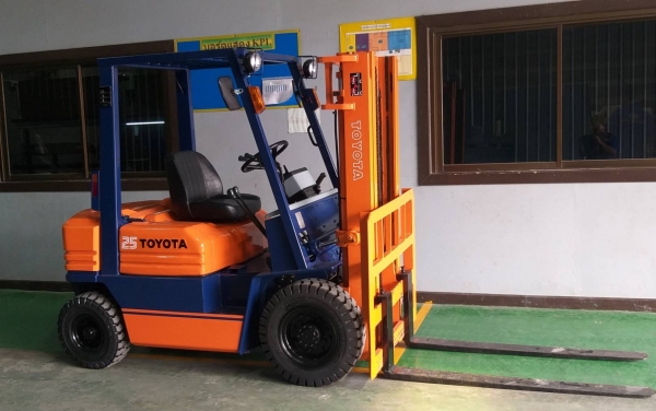 ขายรถฟอร์คลิฟท์ TOYOTA 5FD20 เสาสุง 3.0 เมตร เกี่ยร์ธรรมดา เครืองยนต์ดีเซล 1Z สภาพพร้อมใช้งาน สามารถทดลองขับได้ ขายรถฟอร์คลิฟท์ TOYOTA 5FD20 เสาสุง 3.0 เมตร เกี่ยร์ธรรมดา เครืองยนต์ดีเซล 1Z สภาพพร้อมใช้งาน สามารถทดลองขับได้