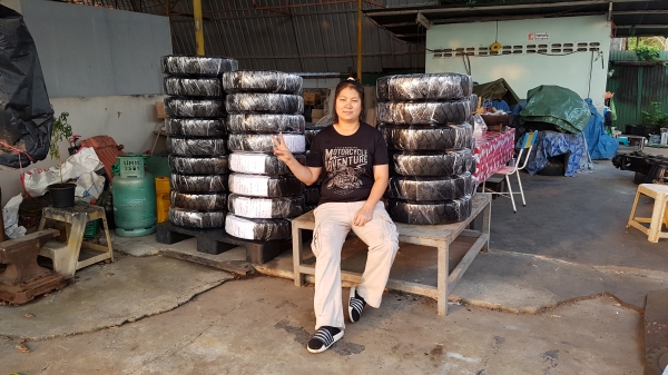 ขายยางลม รถยกโฟล์คลิฟท์ ขนาด 600-15 ,28&times;9-15 , 700-12 ,650-10,600-9 ติดต่อ 0844596195 เหมี๋ยวค่ะ