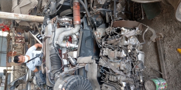 Engine Hino E13C