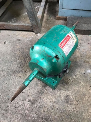 แท่นขัดเพลาแหลม