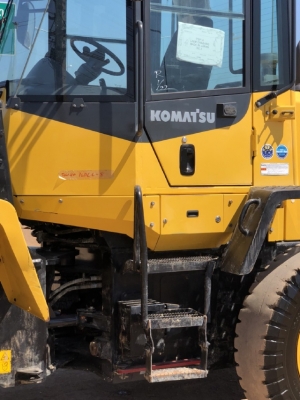 ขายรถตักล้อยาง KOMATSU WA100-7 ปี 2017 นำเข้าเองจากญี่ปุ่น สภาพสวยพร้อมใช้งาน มีVDOการทำงานครับ