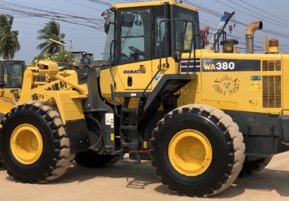 ขายรถตักล้อยาง KOMATSU WA380-6 ปี 2013 นำเข้าเองจากญี่ปุ่น สภาพสวยพร้อมใช้งาน มีVDOการทำงานครับ