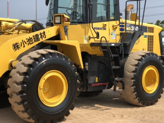 ขายรถตักล้อยาง KOMATSU WA380-6 ปี 2013 นำเข้าเองจากญี่ปุ่น สภาพสวยพร้อมใช้งาน มีVDOการทำงานครับ