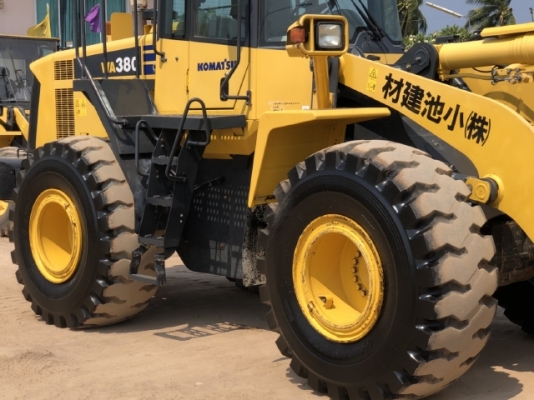 ขายรถตักล้อยาง KOMATSU WA380-6 ปี 2013 นำเข้าเองจากญี่ปุ่น สภาพสวยพร้อมใช้งาน มีVDOการทำงานครับ