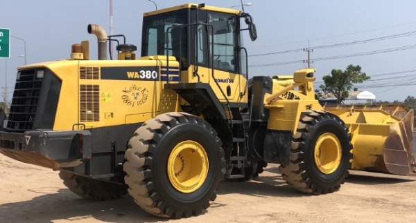 ขายรถตักล้อยาง KOMATSU WA380-6 ปี 2013 นำเข้าเองจากญี่ปุ่น สภาพสวยพร้อมใช้งาน มีVDOการทำงานครับ
