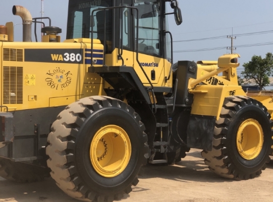 ขายรถตักล้อยาง KOMATSU WA380-6 ปี 2013 นำเข้าเองจากญี่ปุ่น สภาพสวยพร้อมใช้งาน มีVDOการทำงานครับ
