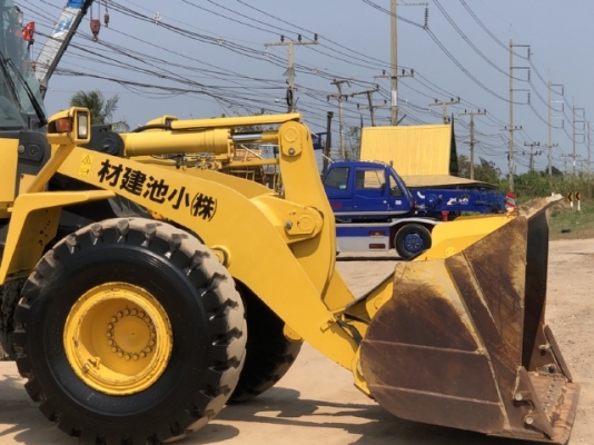 ขายรถตักล้อยาง KOMATSU WA380-6 ปี 2013 นำเข้าเองจากญี่ปุ่น สภาพสวยพร้อมใช้งาน มีVDOการทำงานครับ