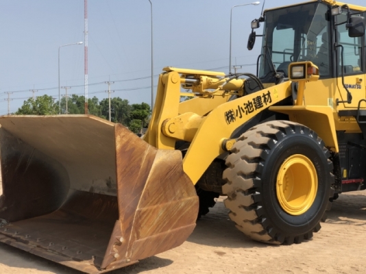 ขายรถตักล้อยาง KOMATSU WA380-6 ปี 2013 นำเข้าเองจากญี่ปุ่น สภาพสวยพร้อมใช้งาน มีVDOการทำงานครับ