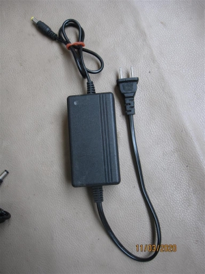 Ac/Dc Adapter 12 V สภาพใช้งานได้ปกติ จำนวน 3 ตัว (มัดรวม) Ac/Dc Adapter 12 V สภาพใช้งานได้ปกติ จำนวน 3 ตัว (มัดรวม)