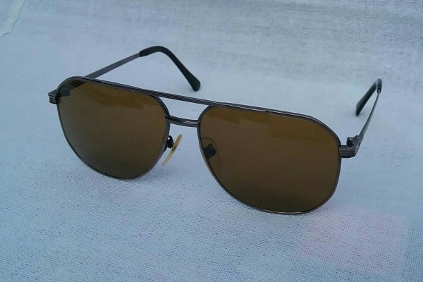 แว่นตา 'ไททาเนียมบริสุทธิ์' ฝรั่งเศส  วินเทจทศวรรษ 1990's  แบรนด์หรูระดับราชสำนัก  เลนส์กระจกคริสตัล 'สีน้ำตาล - ชา'  Vintage PIERRE BALMAIN handmade in Paris, France