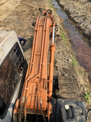 ขายแบคโคร HITASHI EX100 สภาพสวยพร้อมใช้งาน เครื่องปั้มดี สนใจสอบถามไว้ใช้งาน 093 0764943 K ตั้ม