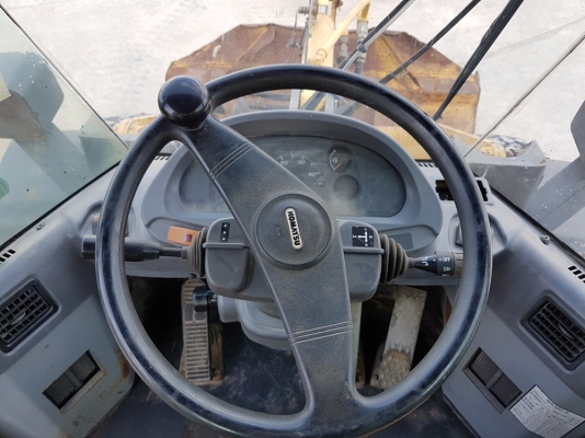 ขายรถตักล้อยาง ยี่ห้อ KOMATSU WA100-5 ซีเรียลสูง ปี 2006 นำเข้าจากญี่ปุ่นแท้ 100\% สภาพสวย ไม่เคยใช้