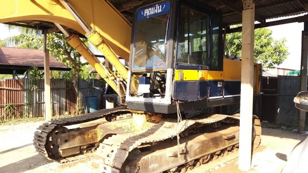 ขายด่วน KOMATSU PC200-3 สภาพพร้อมใช้งาน เครื่องเดิมปั้มเดิม สนใจสอบถามไว้ใช้งาน 093 0764943 K ตั้ม