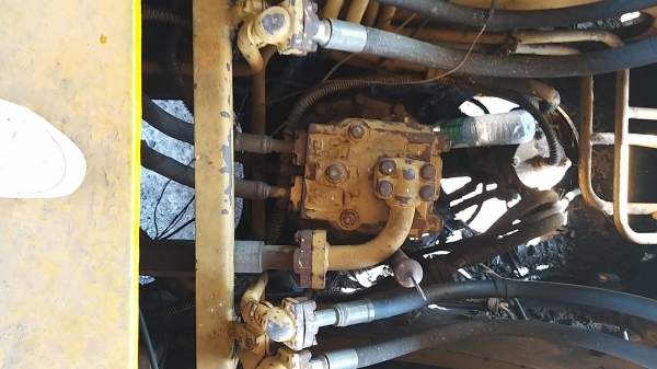 ขายด่วน KOMATSU PC200-3 สภาพพร้อมใช้งาน เครื่องเดิมปั้มเดิม สนใจสอบถามไว้ใช้งาน 093 0764943 K ตั้ม