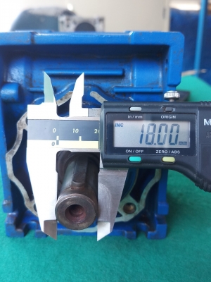 เกียร์ทด worm gear reducer อัตราทด 1 ต่อ 100 โครงอลูมิเนียม สภาพลื่นแน่นดี ใช้งานได้ดีปกติ