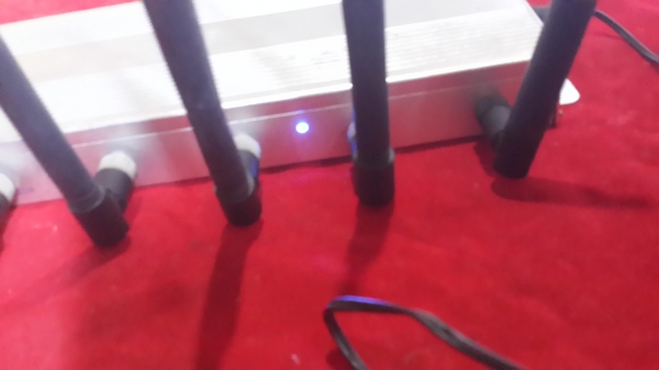 เครื่องตัดสัญญาณมือถือ Wifi แบบ ติดผนัง ตัวเครื่องอลูมิเนียมอัลลอย เสาสัญญาณ 5 ต้น มือสอง เครื่องตัดสัญญาณมือถือ Wifi แบบ ติดผนัง ตัวเครื่องอลูมิเนียมอัลลอย เสาสัญญาณ 5 ต้น มือสอง