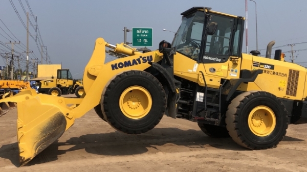 ขายรถตักล้อยาง KOMATSU WA320-7 ปี 2016 นำเข้าเองจากญี่ปุ่น สภาพสวยพร้อมใช้งาน มีVDOการทำงานครับ