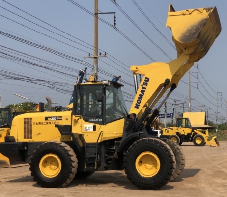 ขายรถตักล้อยาง KOMATSU WA320-7 ปี 2016 นำเข้าเองจากญี่ปุ่น สภาพสวยพร้อมใช้งาน มีVDOการทำงานครับ