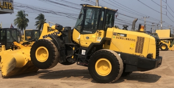 ขายรถตักล้อยาง KOMATSU WA320-7 ปี 2016 นำเข้าเองจากญี่ปุ่น สภาพสวยพร้อมใช้งาน มีVDOการทำงานครับ