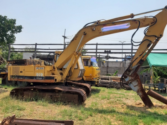 ขายด่วน KOMATSU PC200-2 สภาพสวยพร้อมใช้งาน บูมอามสวย โซ่ช่วงล่างเต็ม เครื่องปั้มเดิมๆ (ให้บุ๋งกี้) สนใจสอบถาม 093 0764943 K ตั้ม