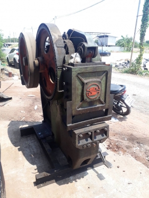 ขายตัดเจาะอเนกประสงค์เดินเฟืองตัวใหญ่ราคาเบาๆๆคับ