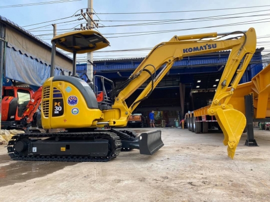 ขายดาวน์!! Komatsu PC30MR-3 ไมล์ 6,000 สวยๆค่ะ