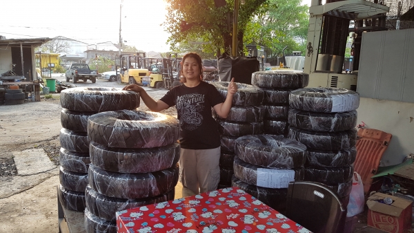 ขายยางลม รถยกโฟล์คลิฟท์ ขนาด 600-15 ,28×9-15 , 700-12 ,650-10,600-9 ติดต่อ 0844596195 เหมี๋ยวค่ะ ขายยางลม รถยกโฟล์คลิฟท์ ขนาด 600-15 ,28×9-15 , 700-12 ,650-10,600-9 ติดต่อ 0844596195 เหมี๋ยวค่ะ