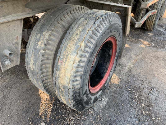 ลูกพ่วงไม่ดั้ม 3 คาน  อู่ สามมิตร ปี 56 ราคา 245,000 บาท ถุงลม ยาว 7  เมตร ยางพอใช้ กระแพงขางไม่ค่อยสวย สภาพพร้อมใช้ เอกสารเล่มทะเบียน   อยู่ นครปฐม โทร 0626426323