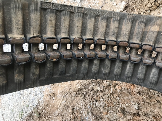 ขายแทรคยางติดรถKomatsu PC35 มือ2 มีเส้นเดียว ขายแทรคยางติดรถKomatsu PC35 มือ2 มีเส้นเดียว