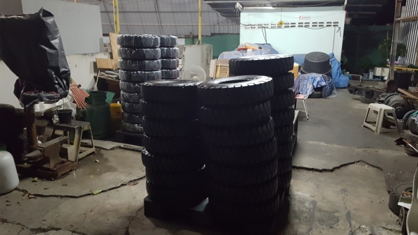 ขายยางลม รถยกโฟล์คลิฟท์ ขนาด 600-15 ,28&times;9-15 , 700-12 ,650-10,600-9 ติดต่อ 0844596195 เหมี๋ยวค่ะ